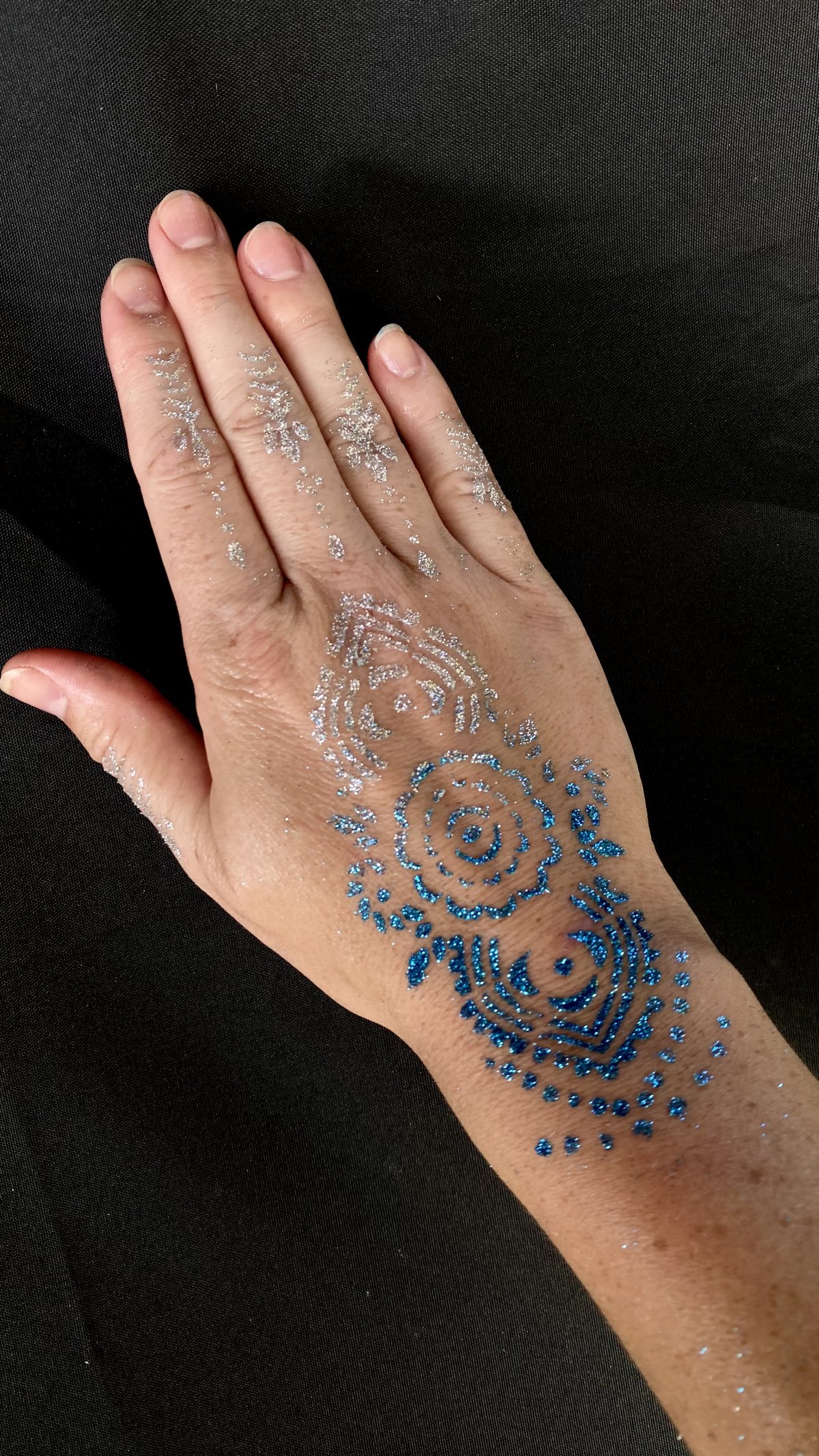 Girls' Night, Henna Night, Hen Party Geneva Glitter Henna for Bachelorette Party, Hen Party, Girls' Night, Henna Night Geneva